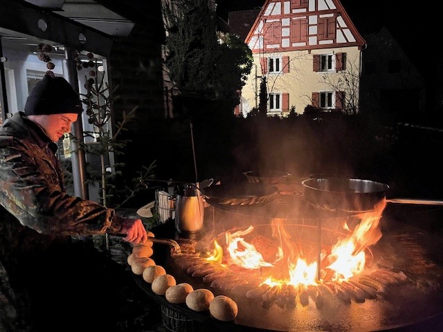 Ritzer Weihnachtsfeier Grill mit Bratwürsten Ritzer Weihnachtsfeier Grill mit Bratwürsten